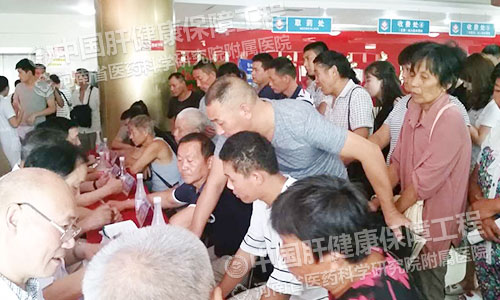 肝病危害催人急,河南省郑州医药科学研究院附属医院专家团巡诊受青睐